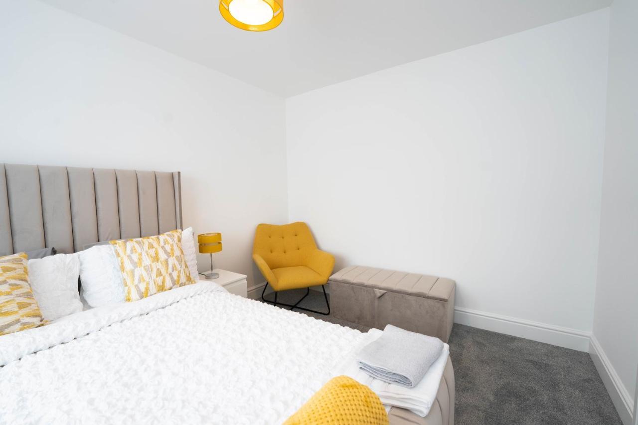 Entire Modern Home With Private Parking For 6/8 Persons وركسوب المظهر الخارجي الصورة
