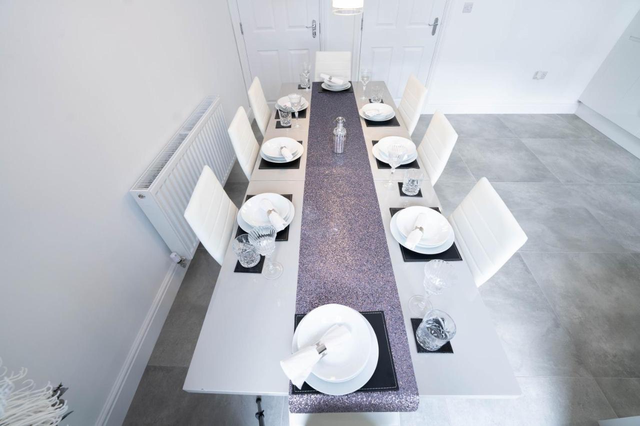Entire Modern Home With Private Parking For 6/8 Persons وركسوب المظهر الخارجي الصورة