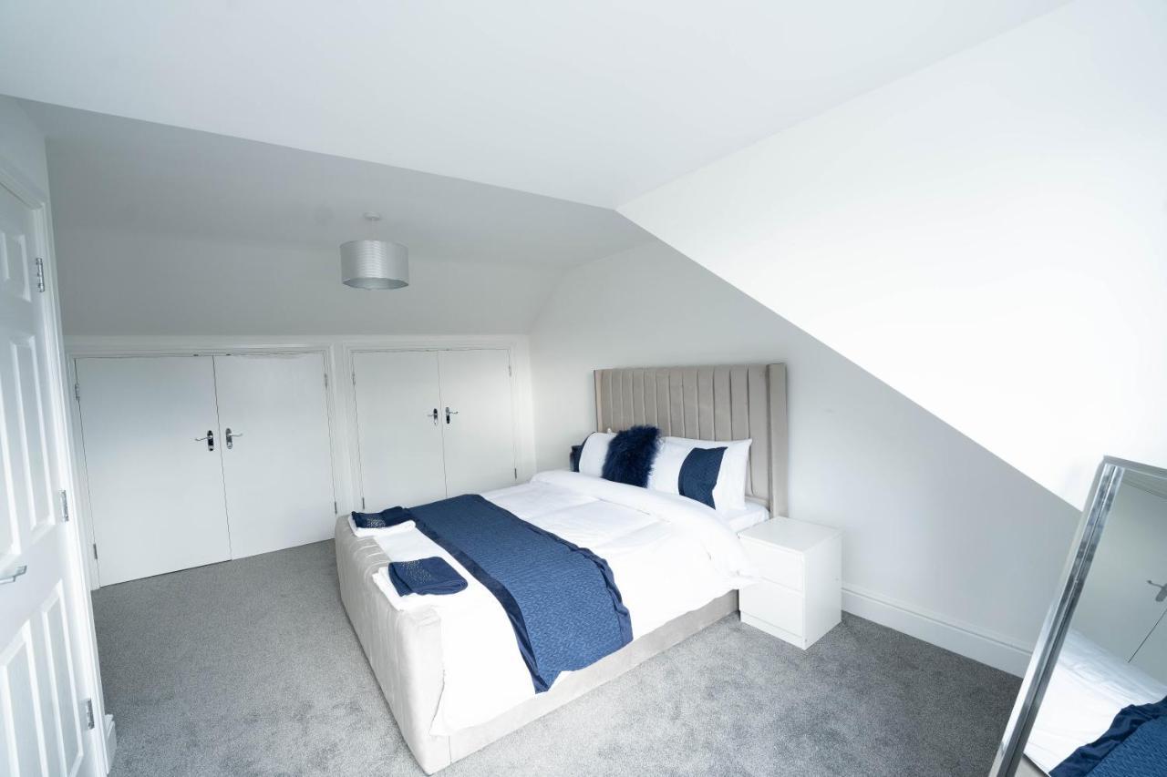 Entire Modern Home With Private Parking For 6/8 Persons وركسوب المظهر الخارجي الصورة