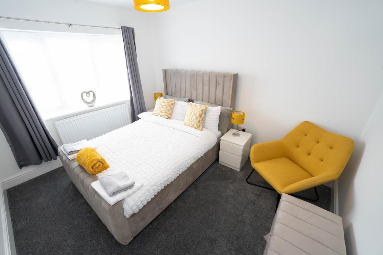 Entire Modern Home With Private Parking For 6/8 Persons وركسوب المظهر الخارجي الصورة